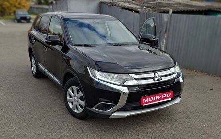 Mitsubishi Outlander III рестайлинг 3, 2017 год, 1 990 000 рублей, 4 фотография