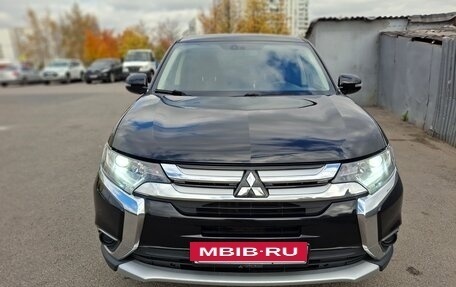 Mitsubishi Outlander III рестайлинг 3, 2017 год, 1 990 000 рублей, 3 фотография