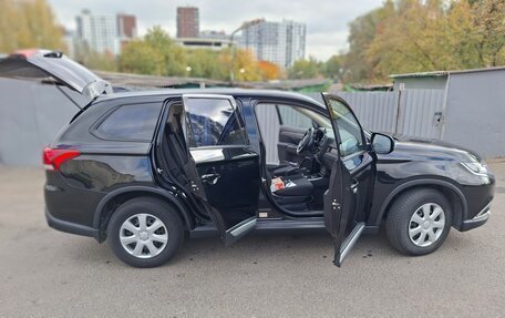 Mitsubishi Outlander III рестайлинг 3, 2017 год, 1 990 000 рублей, 9 фотография