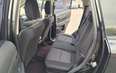 Mitsubishi Outlander III рестайлинг 3, 2017 год, 1 990 000 рублей, 14 фотография