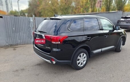 Mitsubishi Outlander III рестайлинг 3, 2017 год, 1 990 000 рублей, 8 фотография