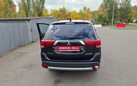 Mitsubishi Outlander III рестайлинг 3, 2017 год, 1 990 000 рублей, 6 фотография