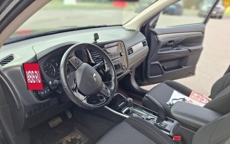 Mitsubishi Outlander III рестайлинг 3, 2017 год, 1 990 000 рублей, 11 фотография