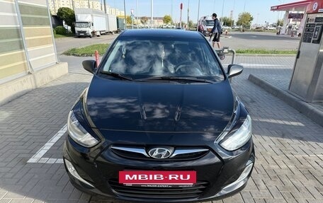 Hyundai Solaris II рестайлинг, 2013 год, 820 000 рублей, 2 фотография