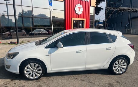 Opel Astra J, 2011 год, 670 000 рублей, 2 фотография