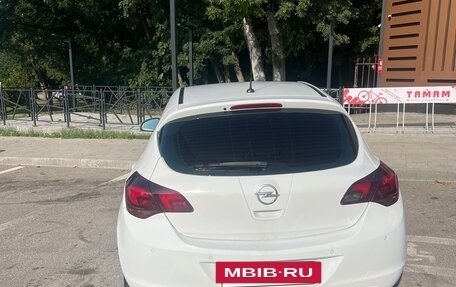 Opel Astra J, 2011 год, 670 000 рублей, 3 фотография