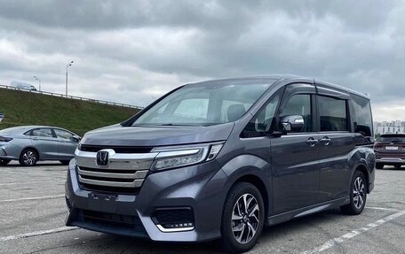 Honda Stepwgn IV рестайлинг, 2021 год, 1 900 000 рублей, 2 фотография