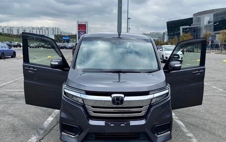 Honda Stepwgn IV рестайлинг, 2021 год, 1 900 000 рублей, 3 фотография