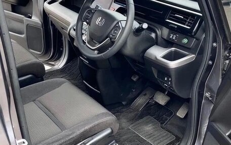 Honda Stepwgn IV рестайлинг, 2021 год, 1 900 000 рублей, 14 фотография