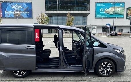 Honda Stepwgn IV рестайлинг, 2021 год, 1 900 000 рублей, 12 фотография