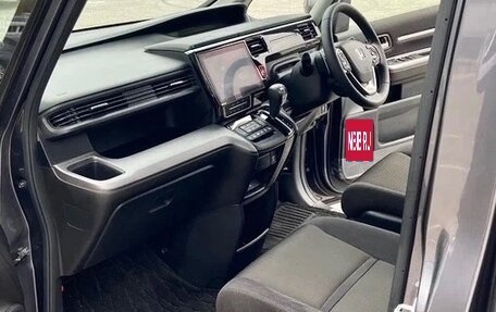 Honda Stepwgn IV рестайлинг, 2021 год, 1 900 000 рублей, 15 фотография