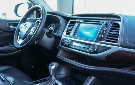 Toyota Highlander III, 2014 год, 2 890 000 рублей, 17 фотография