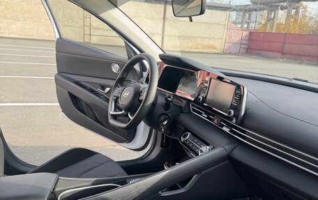 Hyundai Elantra, 2023 год, 2 200 000 рублей, 6 фотография