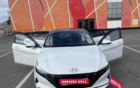 Hyundai Elantra, 2023 год, 2 200 000 рублей, 4 фотография