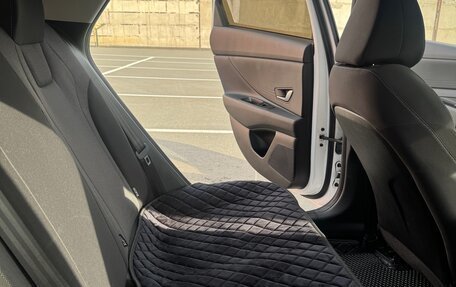 Hyundai Elantra, 2023 год, 2 200 000 рублей, 18 фотография