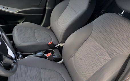 Hyundai Solaris II рестайлинг, 2015 год, 700 000 рублей, 22 фотография