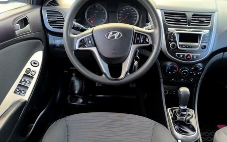 Hyundai Solaris II рестайлинг, 2015 год, 700 000 рублей, 23 фотография