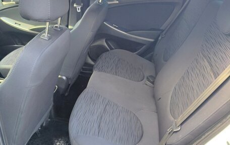 Hyundai Solaris II рестайлинг, 2015 год, 700 000 рублей, 29 фотография