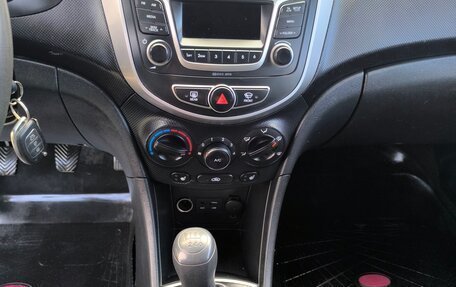 Hyundai Solaris II рестайлинг, 2015 год, 700 000 рублей, 25 фотография