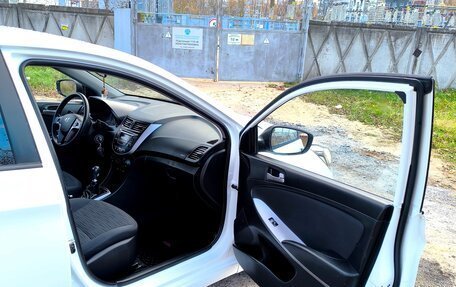 Hyundai Solaris II рестайлинг, 2015 год, 700 000 рублей, 26 фотография