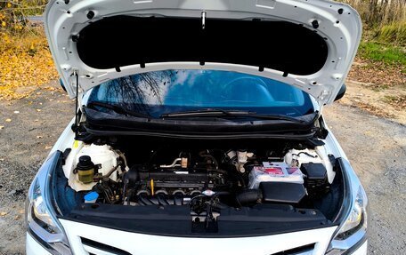 Hyundai Solaris II рестайлинг, 2015 год, 700 000 рублей, 32 фотография