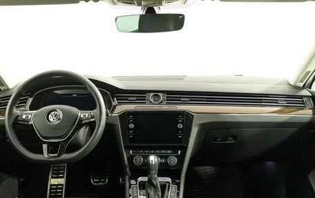 Volkswagen Passat B8 рестайлинг, 2019 год, 2 790 000 рублей, 9 фотография