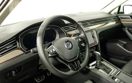Volkswagen Passat B8 рестайлинг, 2019 год, 2 790 000 рублей, 8 фотография