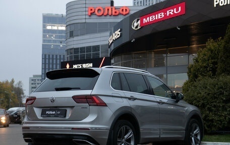 Volkswagen Tiguan II, 2018 год, 2 998 000 рублей, 4 фотография