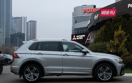 Volkswagen Tiguan II, 2018 год, 2 998 000 рублей, 3 фотография