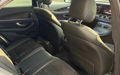 Mercedes-Benz E-Класс, 2019 год, 3 900 000 рублей, 8 фотография
