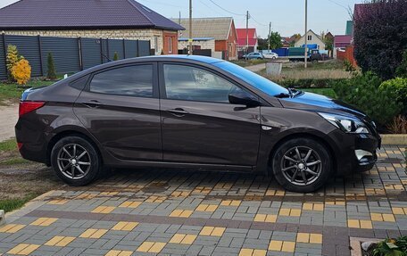 Hyundai Solaris II рестайлинг, 2015 год, 1 000 000 рублей, 6 фотография