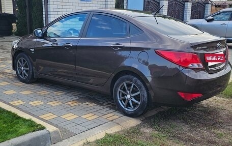 Hyundai Solaris II рестайлинг, 2015 год, 1 000 000 рублей, 4 фотография