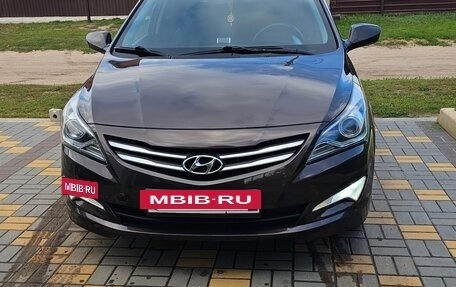 Hyundai Solaris II рестайлинг, 2015 год, 1 000 000 рублей, 2 фотография