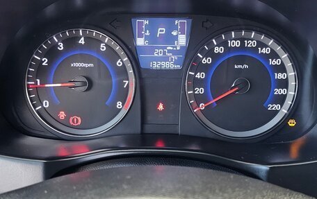 Hyundai Solaris II рестайлинг, 2015 год, 1 000 000 рублей, 8 фотография