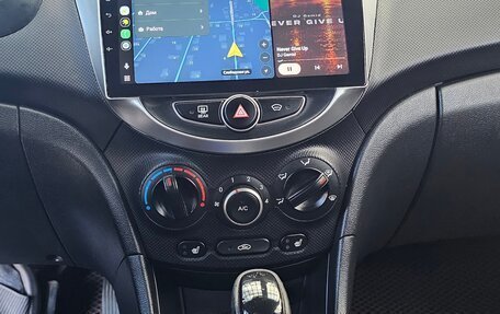 Hyundai Solaris II рестайлинг, 2015 год, 1 000 000 рублей, 9 фотография