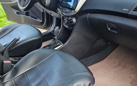 Hyundai Solaris II рестайлинг, 2015 год, 1 000 000 рублей, 17 фотография