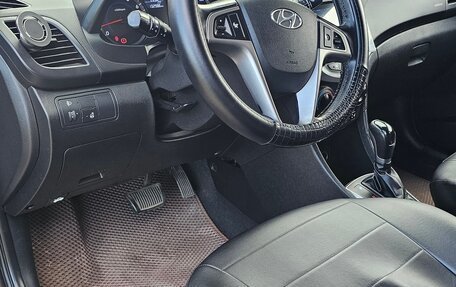 Hyundai Solaris II рестайлинг, 2015 год, 1 000 000 рублей, 19 фотография