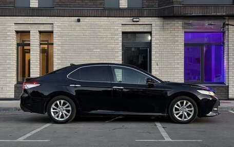 Toyota Camry, 2018 год, 1 700 000 рублей, 3 фотография