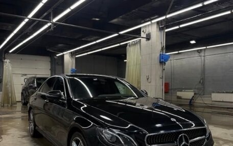 Mercedes-Benz E-Класс, 2020 год, 3 300 000 рублей, 1 фотография