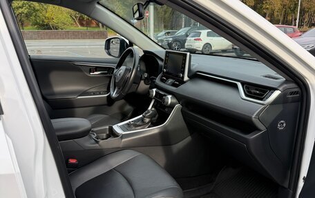 Toyota RAV4, 2021 год, 3 450 000 рублей, 9 фотография