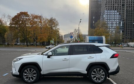 Toyota RAV4, 2021 год, 3 450 000 рублей, 8 фотография