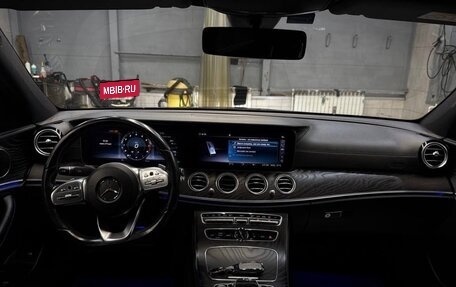 Mercedes-Benz E-Класс, 2020 год, 3 300 000 рублей, 5 фотография