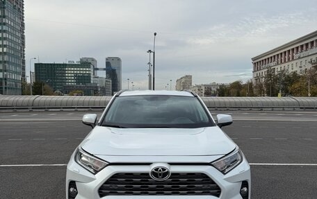 Toyota RAV4, 2021 год, 3 450 000 рублей, 2 фотография