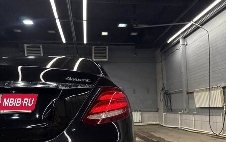 Mercedes-Benz E-Класс, 2020 год, 3 300 000 рублей, 4 фотография