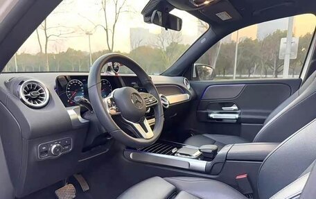 Mercedes-Benz GLB, 2022 год, 1 990 000 рублей, 3 фотография