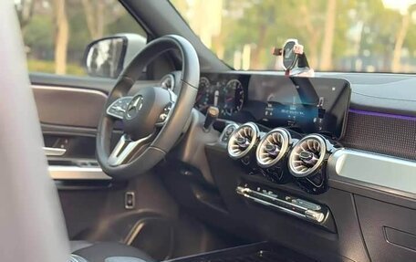 Mercedes-Benz GLB, 2022 год, 1 990 000 рублей, 5 фотография
