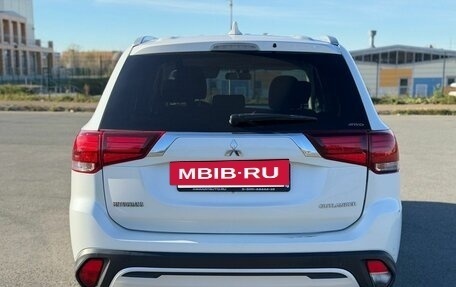 Mitsubishi Outlander III рестайлинг 3, 2018 год, 1 830 000 рублей, 5 фотография