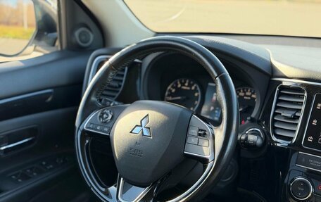 Mitsubishi Outlander III рестайлинг 3, 2018 год, 1 830 000 рублей, 14 фотография