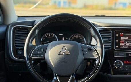 Mitsubishi Outlander III рестайлинг 3, 2018 год, 1 830 000 рублей, 15 фотография