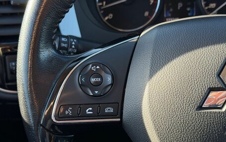 Mitsubishi Outlander III рестайлинг 3, 2018 год, 1 830 000 рублей, 16 фотография